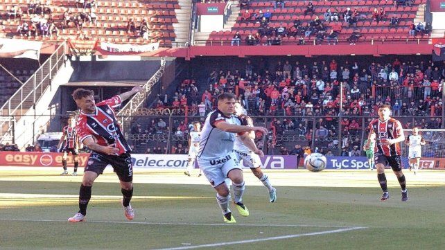 Facundo Castro tiene chances de seguir en Colón. Facundo Castro tiene chances de seguir en Colón.