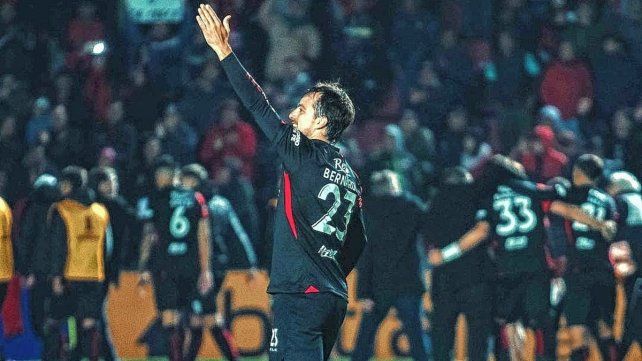 Christian Bernardi volverá al fútbol después de un año pero no será en Colón. Christian Bernardi volverá al fútbol después de un año pero no será en Colón.