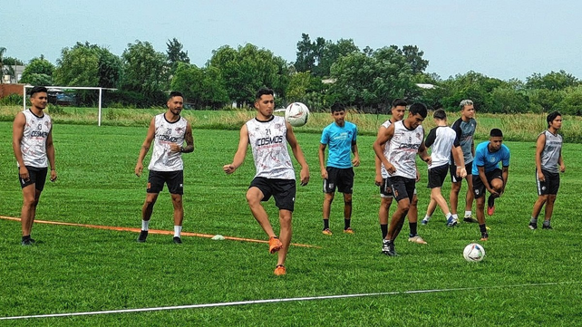 El plantel de Cosmos FC trabaja en el predio de Las Achiras con vistas al 19 de febrero, fecha de comienzo del certamen liguista.