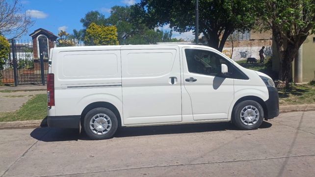 Le robaron una camioneta estacionada en Av. Galicia y la encontraron a dos kilómetros