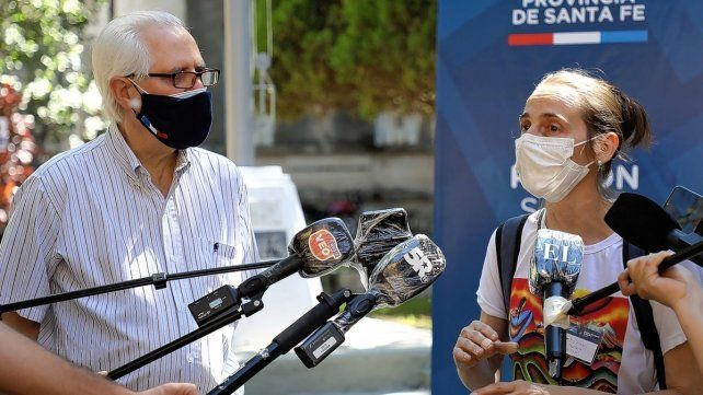 El director de la Región Salud Santa Fe, Rodolfo Rosselli y la responsable de Vectores de la región salud Santa Fe, Mariana Maglianese