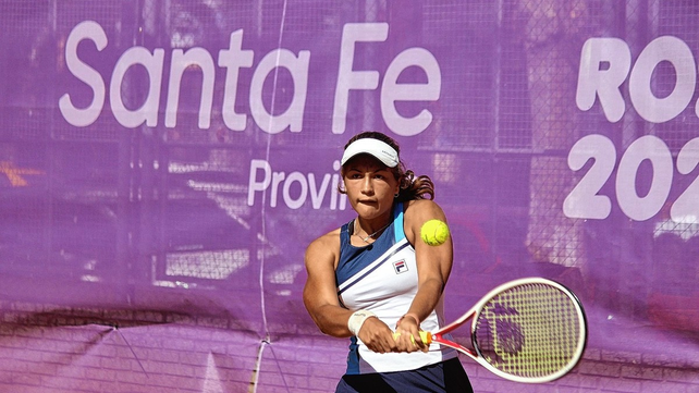 En simult&aacute;neo, en el Jockey Club de Rosario, se concretar&aacute; un Men's World Tennis y Women Circuit.