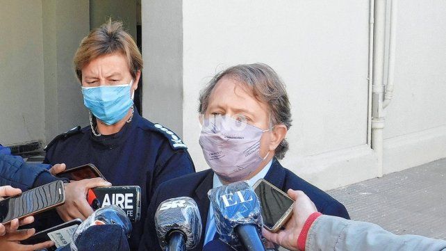 Diego Llumá, secretario de Seguridad Preventiva junto a la jefa de policía provincial, Emilce Chimenti brindaron detalles del dispositivo.