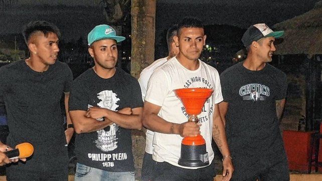 Los recién ascendidos, Las Flores II, fueron reconocidos por haberse impuesto a Banco Provincial, lo que les permitirá jugar en Primera A en 2022.