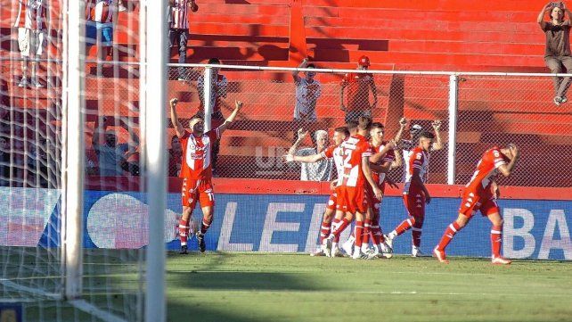 De la mano de García, Unión goleó a Atlético Tucumán y sueña con la Sudamericana.