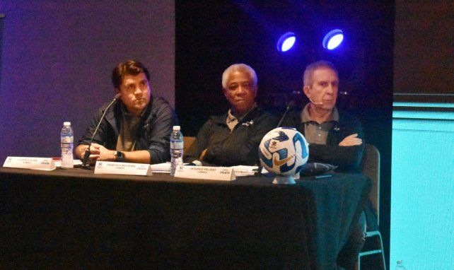 Clarence Acuña de Conmebol, Francisco Maturana y Gerardo Pelusso, fueron protagonistas en el seminario de Conmebol en Santa Fe.