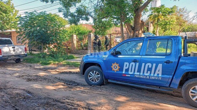 El joven de 22 años que recibió seis balazos lucha por su vida en el hospital Cullen.