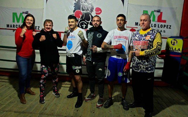 Los boxeadores santafesinos, Mariano Far&iacute;as y Nahuel Retamoso, y sus entrenadores, Z&oacute;ccola y Salami, recibieron la visita de la Locomotora Alejandra Oliveras.