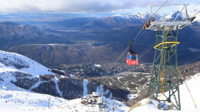 Bariloche ofrece una amplia gama de actividades invernales para disfrutar.