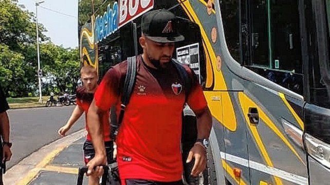 Wanchope Ábila estará a disposición por primera vez e integra la delegación de Colón que está en Paraná.