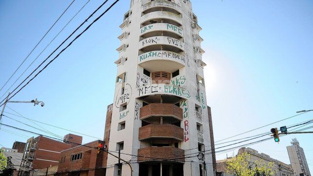 El edificio ubicado en Suipacha y 9 de Julio.