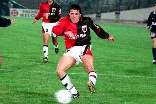 Adri&aacute;n Gorostidi marc&oacute; el primer gol de Col&oacute;n a nivel internacional. Me llamado por una lista como posible DT.