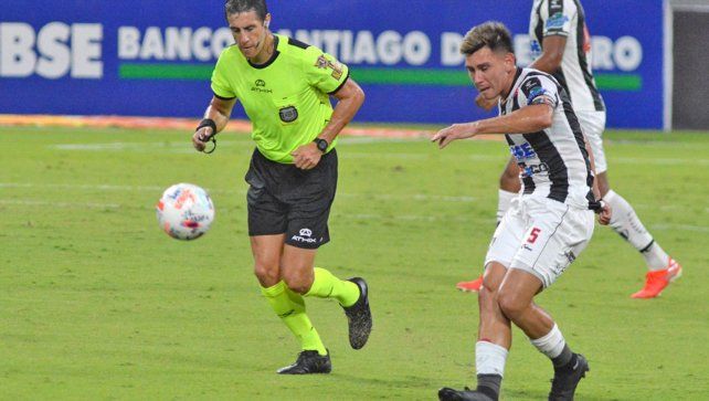 Cristian Vega vuelve a aparecer en el radar de Uni&oacute;n ante la partida de Acevedo.