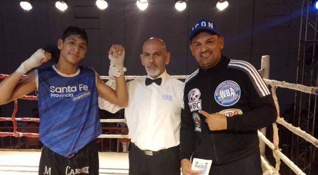 El corondino Dylan Acuña del Cando Box se alzó con la pelea correspondiente al Campeonato Santafesino Amateur.