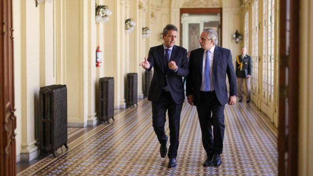 El presidente Alberto Fern&aacute;ndez y el ministro de Econom&iacute;a Sergio Massa