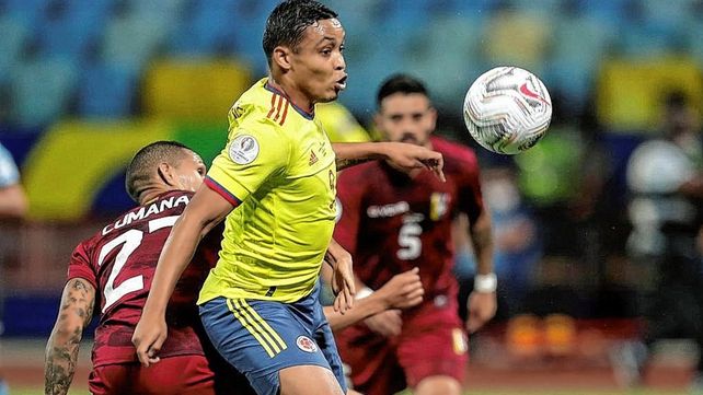 Colombia debe ganarle a Venezuela y espera que Perú no lo concrete para meterse en el repechaje mundial.