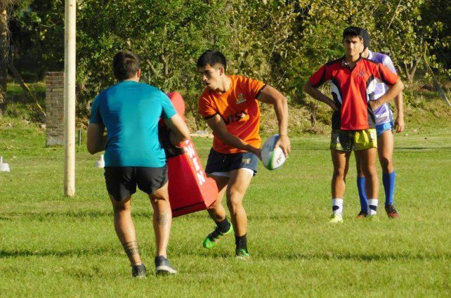 En rugby se suspendieron las competencias oficiales, pero continúan los entrenamientos bajo estrictos protocolos sanitarios.