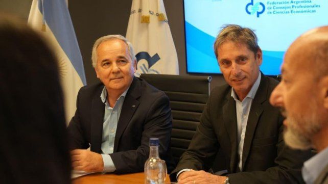 Gerardo Rico, presidente del Consejo Profesional de Ciencias Económicas de Santa Fe; y Florencio Galíndez, subsecretario de Ingresos Públicos de Santa Fe Gerardo Rico, presidente del Consejo Profesional de Ciencias Económicas de Santa Fe; y Florencio Galíndez, subsecretario de Ingresos Públicos de Santa Fe