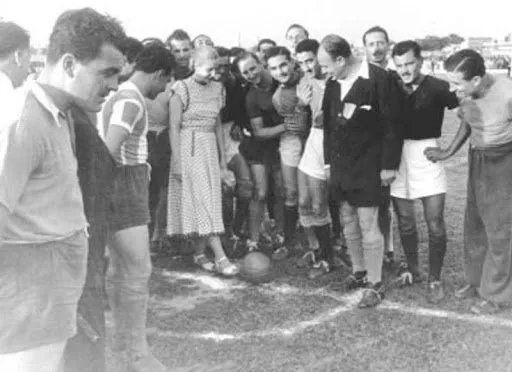 Eva Duarte de Perón inauguró el estadio de Colón, que llevaba su nombre: hoy Brigadier Estanislao López.
