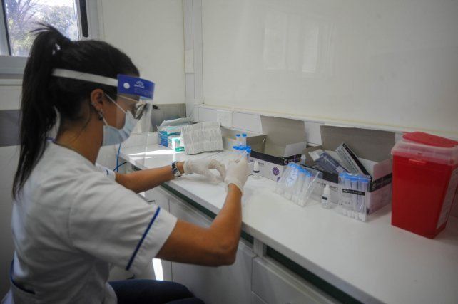 Las nuevas variantes de Covid no se comportarían de forma diferente a la que conocemos, según la OMS.