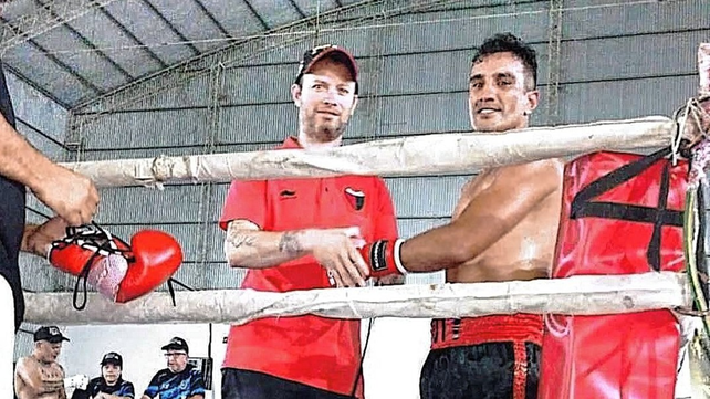 El paranaense Toty Garateguy junto a su entrenador Carlos Lemos en el Club Atl&eacute;tico Col&oacute;n.