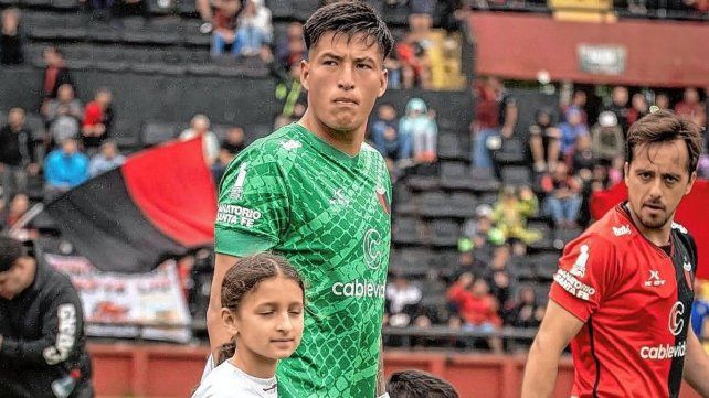 Tomás Paredes reemplazará al lesionado Matías Budiño, en otro cambio obligado de Colón ante Racing de Córdoba.