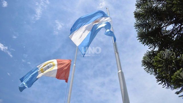 Por Maradona, Casa de Gobierno mostr&oacute; sus banderas media asta