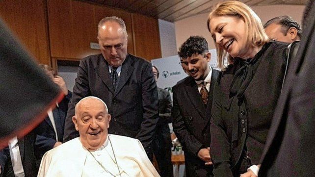 La vicegobernadora Gisela Scaglia junto al Papa Francisco. La vicegobernadora Gisela Scaglia junto al Papa Francisco.