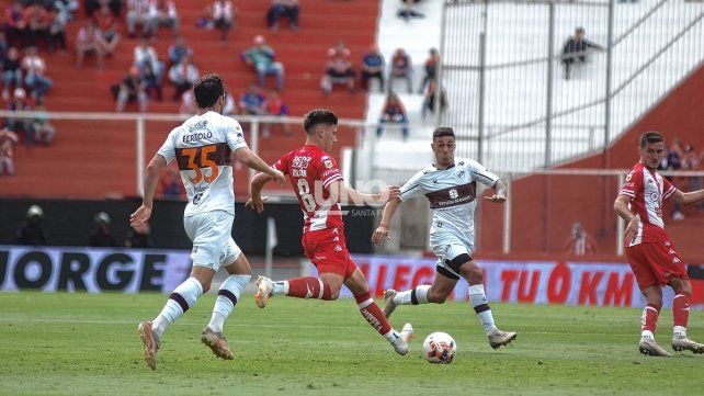 La absoluta posesi&oacute;n del bal&oacute;n que tuvo Uni&oacute;n ante Platense no pudo impedir la derrota en el 15 de Abril. Ahora se viene el duelo con Sarmiento en Jun&iacute;n.