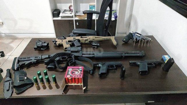 Un arsenal de armas fueron descubiertas por la Policía Federal de Rosario. 