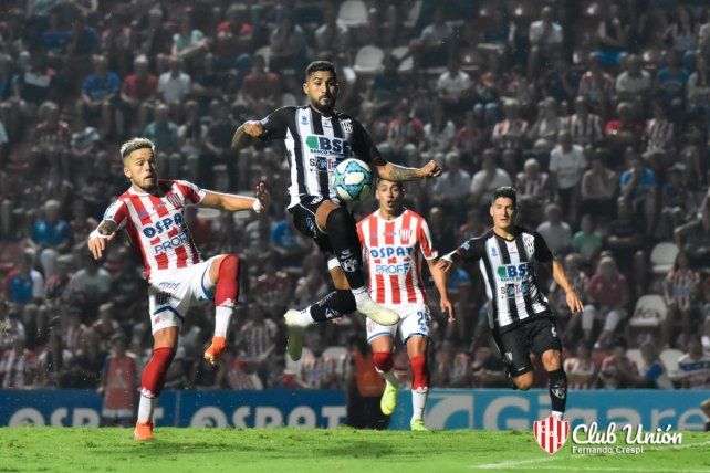 Gustavo Coleoni no tuvo reparos en afirmar que Unión sumó a un líder con la llegada de Jonathan Galván.