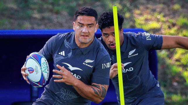 Los All Blacks dejaron Lyon y viajaron a Par&iacute;s para medirse con Francia en la apertura de la Copa del Mundo.