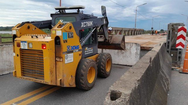 Los trabajos para poner en servicio el puente de emergencia metálico sobre el Puente Carretero entre Santa Fe y Santo Tomé