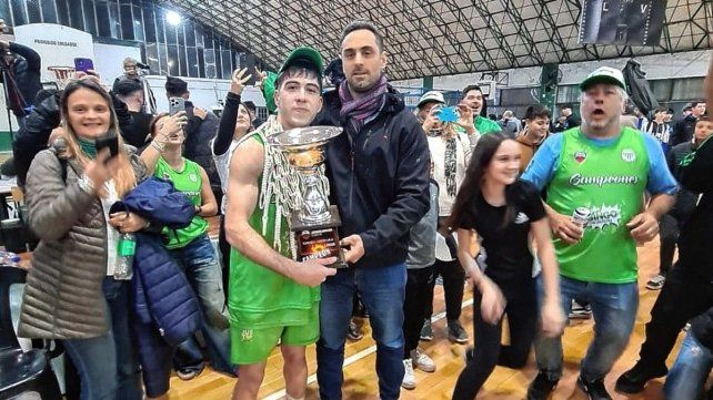 Matías Galligani, capitán del Sanjustino campeón del Torneo Apertura.