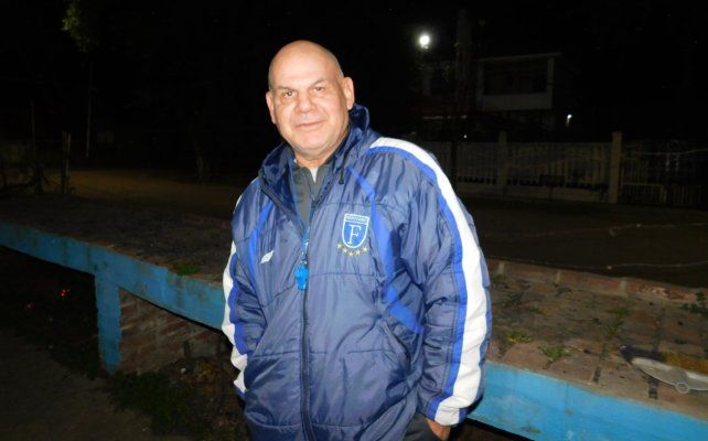 El ex delantero de River Plate, ya tuvo su experiencia como entrenador en la Liga Santafesina, ya que lo hizo en Unión e Independiente de Santo Tomé.