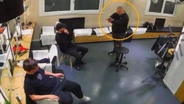 El momento en que el peluquero Abel Guzm&aacute;n ejecut&oacute; de un tiro en el cr&aacute;neo a un compa&ntilde;ero en el barrio porte&ntilde;o de Recoleta.