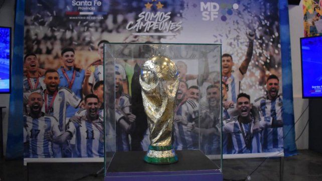 La Copa del Mundo, el trofeo más preciado ya está en la ciudad de Santa Fe