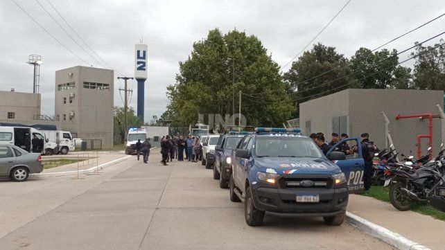 Traslado de presos de las dependencias policiales a la cárcel de Las Flores.