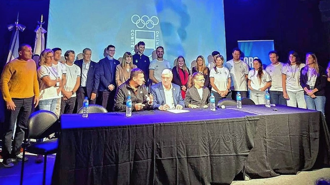 El foto de atletas argentinos se concret&oacute; en el Museo del Deporte Santafesino en Rosario.