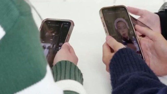 Adolescentes y redes sociales Adolescentes y redes sociales