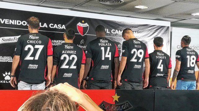 Colón presentó a sus seis incorporaciones: Augusto Schott, Juan Pablo Álvarez, Baldomero Perlaza, Leonel Picco, Julián Chicco y Mario Otazú.