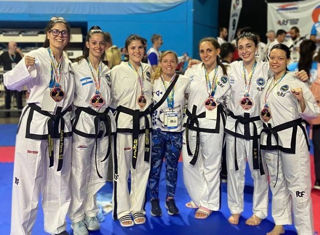 El equipo con el que Indi consiguió medalla de bronce en la prueba Team Female Sparring.