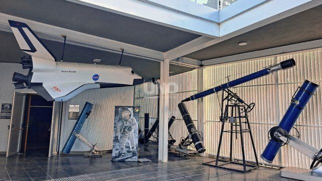 El interior del renovado Centro de Observación del Espacio (Code) en Santa Fe.
