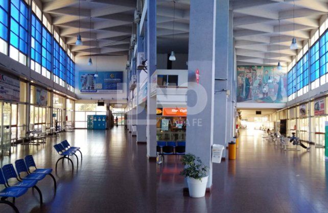 Desolador. El panorama que muestran los pasillos de la Terminal de Ómnibus santafesina, con sus comerciantes al borde del nocaut. 