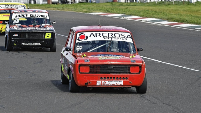 El volante de la ciudad de Santa Fe, Guillermo Diez, consigui&oacute; el primer triunfo en la categor&iacute;a que agrupa a los Fiat 128.