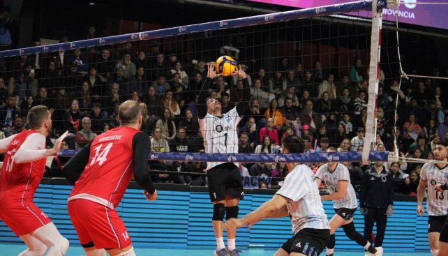 En el estadio cubierto de Newell's, Argentina volverá a jugar con Serbia este viernes a partir de las 21.