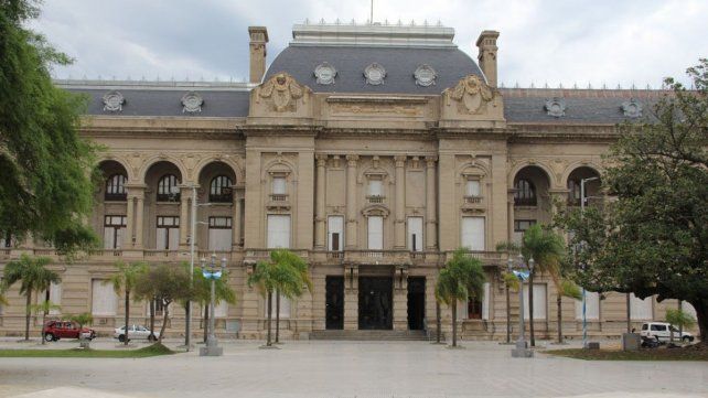 La Casa Gris está autorizada a tomar financiamiento en dólares.