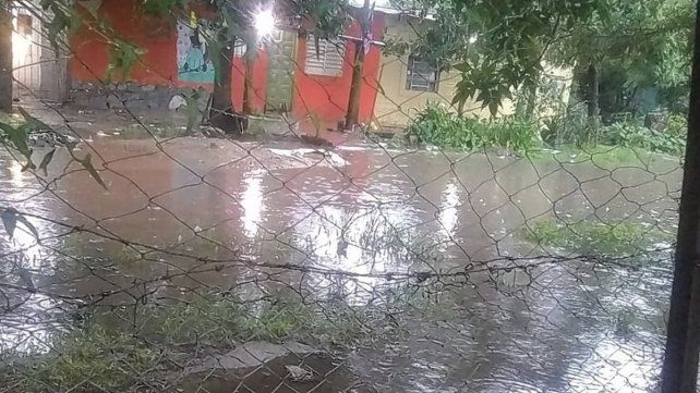Calles inundadas en barrio 29 de Abril.
