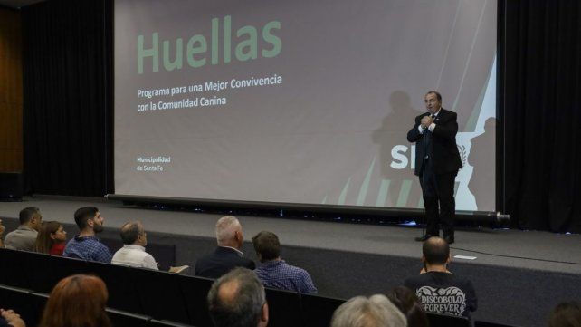 La Municipalidad lanzó “Huellas”, un programa que incluye la colocación de chips a perros de gran porte
