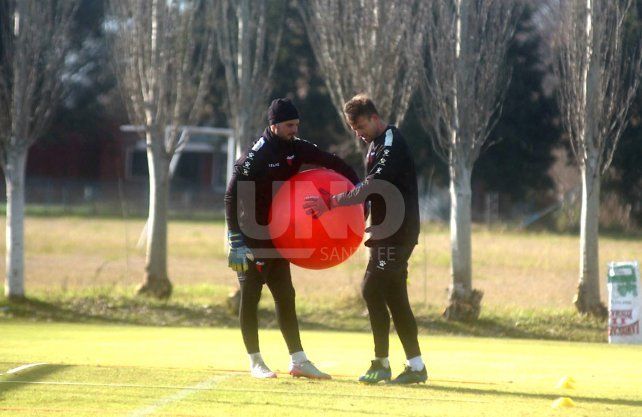 Ignacio Chicco e Leonardo Buri&aacute;n pelean de igual a igual por el puesto de arquero, pero el cordob&eacute;s fue elegido por Dom&iacute;nguez en Col&oacute;n.